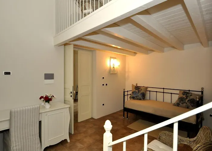 Alojamento de Acomodação e Pequeno-almoço Don Alfonso Dimora D'epoca 4*